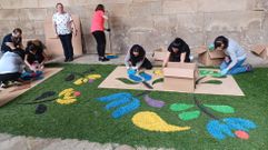 Colocaci�n de la alfombra floral en Celanova