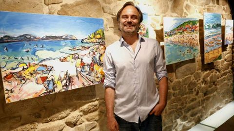 El artista Jimmy Burque, en la casa museo de Mar�a Pita, donde ayer inaugur� una exposici�n