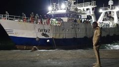 Llegada al puerto de Nuadibu (Mauritania) de los 21 tripulantes rescatados tras el hundimiento del Tafra 3