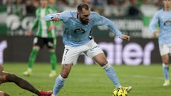 El delantero del Celta Borja Iglesias, durante el partido frente al Betis de este domingo.