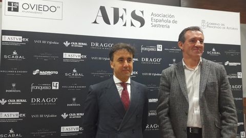 El concejal de Economa y Empleo, Javier Cuesta y Plcido Iglesias, secretario de la Asociacin Espaola de Sastrera (AES)