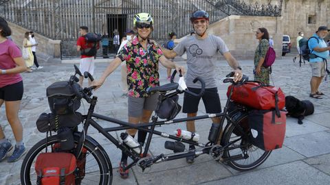 Garbie e Iaki llegaron en coche a Santiago y partieron el viernes en tndem del Obradoiro, rumbo a Fisterra. La primera noche la pasaron en Olveiroa (Dumbra) y la segunda en el albergue Ocanus de Fisterra. Destacan la buena atencin, limpieza y amabilidad de los hospitaleros, as como por parte de la hostelera. Es una maravilla, dicen.