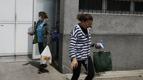 Salida de las trabajadoras de Albo tras su jornada laboral