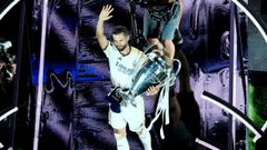 Nacho Fern�ndez.Nacho Fern�ndez con la Champions conquistada por el Real Madrid