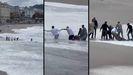 Rescate de una mujer en la playa de Riazor con una cadena humana