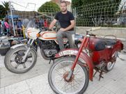 Oliveira con algunha motocicleta acudiu ao evento. 