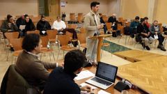 El presidente de la asociaci�n vecinal carrilexa, durante su intervenci�n en el pleno