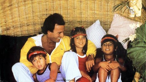 Julio Iglesias, con sus tres hijos mayores, Ch�beli, Julio Jos� y Enrique