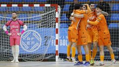 Alberto Mir�s, Mauro, Pitero e Izan celebran el gol del vigu�s mientras un inspirado Zardoya, a la izquierda, se lamenta.