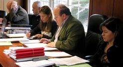 El alcalde de Coristanco, en un pleno celebrado la semana pasada, se aplica el mayor recorte.