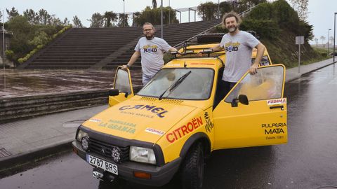 Rubn Novo (en la foto, a la izquierda) y Renato Nez (a la derecha) partirn el da 1 por la maana con la C15 cargada para llegar a Castellar de la Frontera, donde harn las verificaciones correspondientes y de ah irn al puerto de Gibraltar para llegar a Tnger. All arranca el raid el da 2 de noviembre. Son seis etapas y acaba el da 8 en Marrakech.