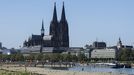El r�o Rin con niveles de agua muy bajos a la altura de Colonia, en Alemania. El caudal ha descendido a m�nimos hist�ricos debido a las olas de calor y a una sequ�a severa
