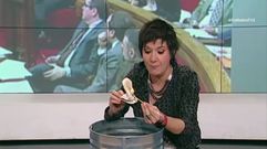 As� fue el pol�mico momento en el que Empar Moliner quem� la Constituci�n