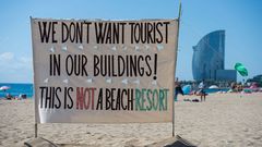 Los vecinos de la Barceloneta protestan por los actos inc�vicos de los turistas