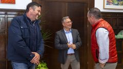Menor con el presidente y el vicepresidente de Atave.
