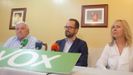  El candidato de Vox a la Presidencia de Asturias, Ignacio Blanco (c), acompa�ado por el presidente de la formaci�n en Asturias, Rodolfo Espina, durante la rueda de prensa que ha dado tras conocer el resultado de las elecciones
