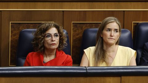La vicepresidenta primera y ministra de Hacienda, María Jesús Montero, y la vicepresidenta tercera y ministra para la Transición Ecológica y Reto Demográfico, Sara Aagesen
