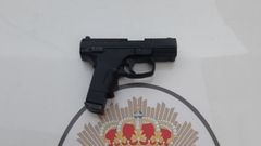 La pistola con la que se apunt� a los agentes