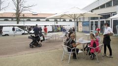 Terraza del cafet�n Amor el domingo del feir�n