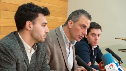 El secretario general de Vox, Javier Ortega, durante una rueda de prensa en Logro�o