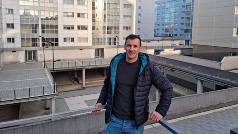 José Pena adquirió su piso en el residencial Las Torres hace aproximadamente un año atraído por los precios.