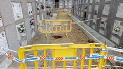 Socavones entre los nichos del cementerio nuevo de Corti��n.