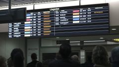 Panel de llegadas en un aeropuerto gallego