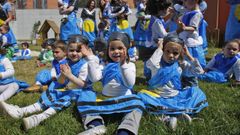 �Bolboreta�, �morri�a�, �agarimo� e �colo� son algunhas das palabras galegas escollidas polos lectores que participaron nunha enquisa na web do xornal. 
Na foto de arquivo, nenos e nenas celebrando as Letras Galegas 