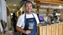 Salgado, coru��s con ra�ces en Cedeira y Ortigueira, en su local de Bouzas, en Vigo