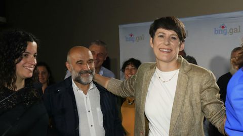 Ana Pontn junto a Nstor Rego y Noa Presas en un acto en Santiago.