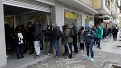 Colas para votar por correo en Madrid en las pasadas generales. Fue el segundo m�s alto de la historia