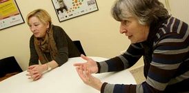 Olga Basterrechea y Sari Alabau, presidenta y directiva de la asociaci�n Asfedro.