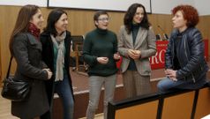 Marta Bra�as, Mar�a Varela, Milagros Lantes, Merc� Barrientos y Teresa Castro, unos instantes antes de comenzar su intervenci�n. 