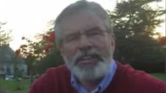 Gerry Adams muestra la �solidaridad de la Irlanda republicana al pueblo de Catalu�a�