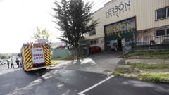 Los Bomberos de Lugo acudieron de inmediato a la nave de O Ceao