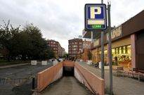 Entrada del aparcamiento subterr�neo del Inferni�o. 