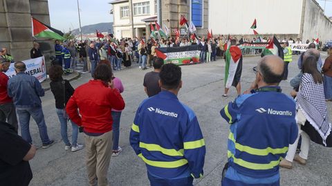 La concentración se llevó a cabo delante del acceso de Navantia Ferrol