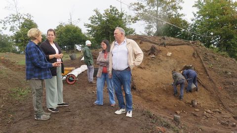 Visita institucional a los trabajos en marcha en el castro de Montes Claros 
