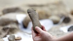 El pene de piedra es del siglo XV y mide quince cent�metros.