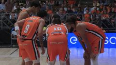 Jugadores del Leyma, durante el partido ante el Bilbao Basket en el coliseum.