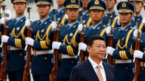 El presidente chino, Xi Jinping, pasa revista a la guardia de honor