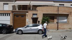 Agentes de la Unidad Central Operativa (UCO) de la Guardia Civil registran el domicilio del exsecretario de Organizaci�n del PSOE, Santos Cerd�n, en la localidad navarra de Milagro