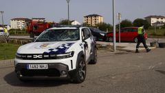 En el accidente se vio implicado uno de los turismos de los vigilantes de seguridad municipal de Xove