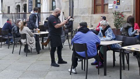 Terrazas llenas en la zona vieja de Pontevedra