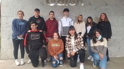 Os once alumnos de segundo de BAC do Gal�n que participan no �Habelas Hainas� est�n facendo un gran traballo de investigaci�n.
