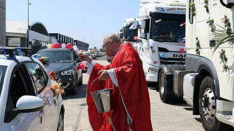 Misa de San Cristobal en la capilla de San Bartolom de Rianxo   bendicion de vehiculos y  procesin