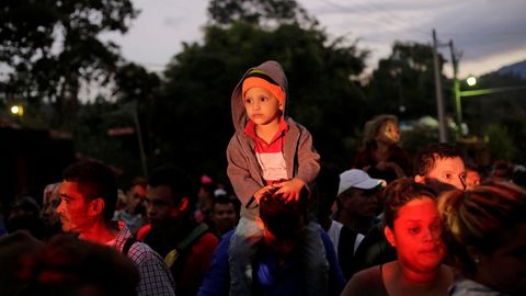 Un millar de migrantes integran la caravana que el lunes parti� de Honduras