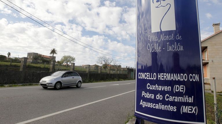 El hermanamiento con Cuxhaven est� se�alado hasta en los monolitos que marcan los l�mites de Vilanova.