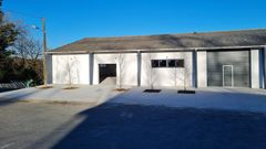 Exterior del edificio del antiguo mercado ganadero de O Incio, al que se renovar� la cubierta con una de las ayudas concedidas por la Xunta para la mejora est�tica de instalaciones municipales