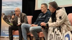 De izquierda a derecha, el vicepresidente de la Diputaci&oacute;n, el alcalde de Cedeira y el regidor de Cerdido y presidente de turno de la asociaci&oacute;n del xeoparque, en la presentaci&oacute;n del mi&eacute;rcoles en el auditorio&nbsp;cedeir&eacute;s